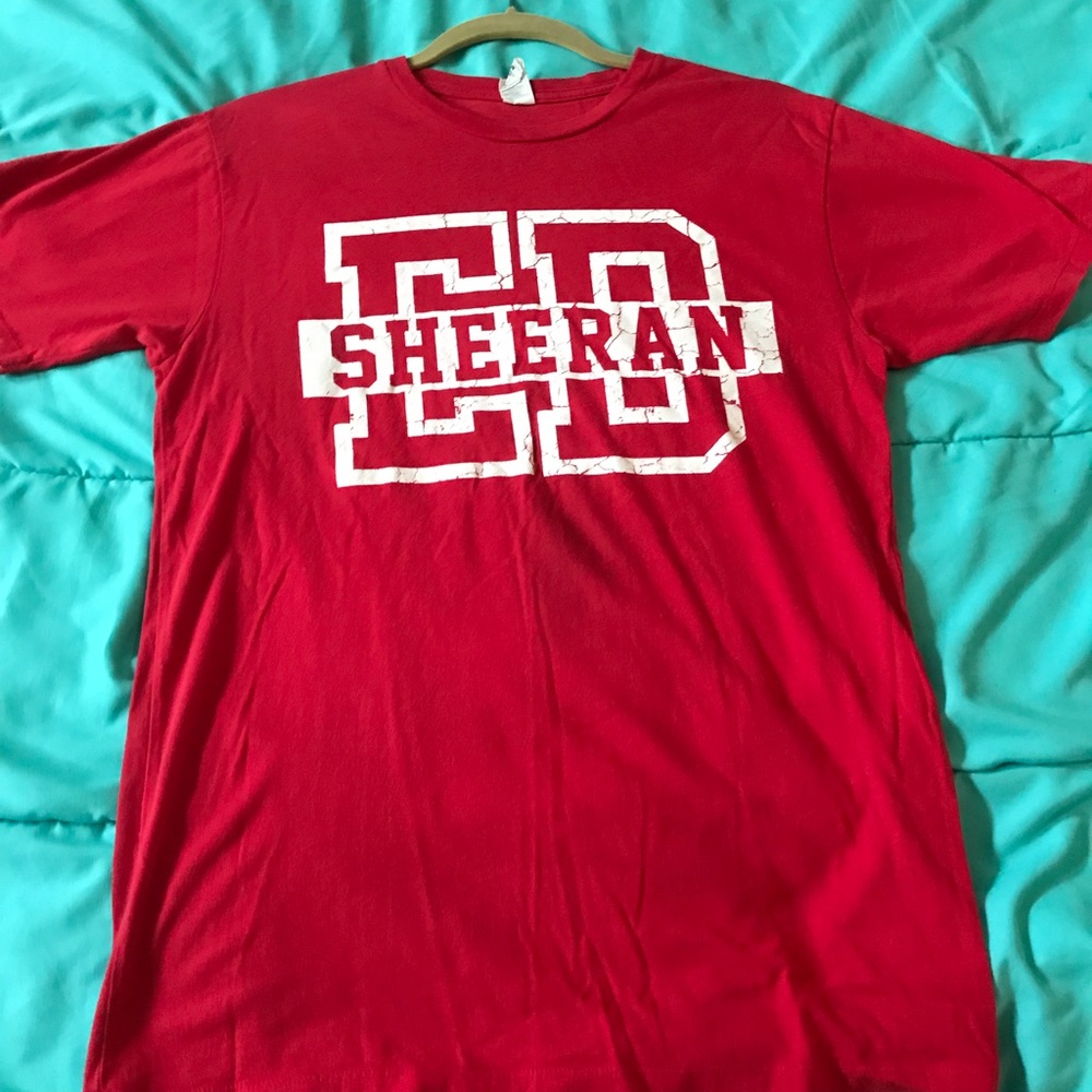 Red ed Sheeran T-shirt and posters